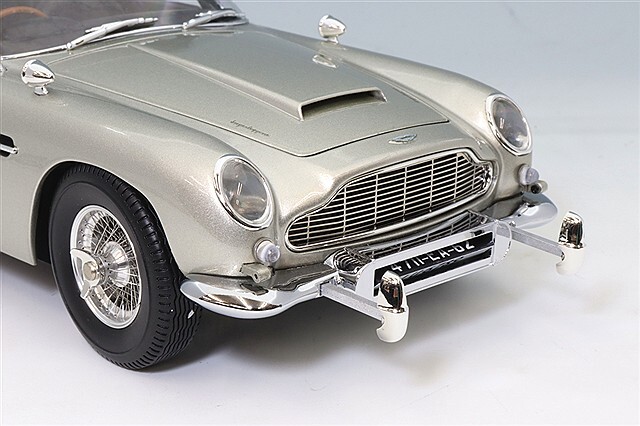 XiaoGuang MODEL 1/18 アストンマーティン DB5 ボンドカー 