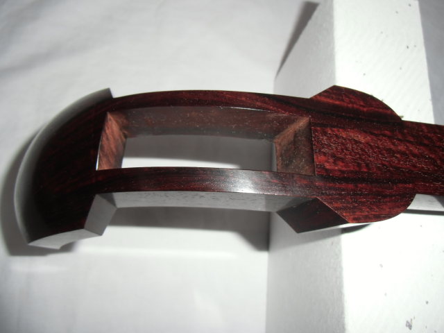 新品 津軽三味線 紅木 金細 綾杉胴 仮継ぎ付き 幅一寸 トチ多数 極上品