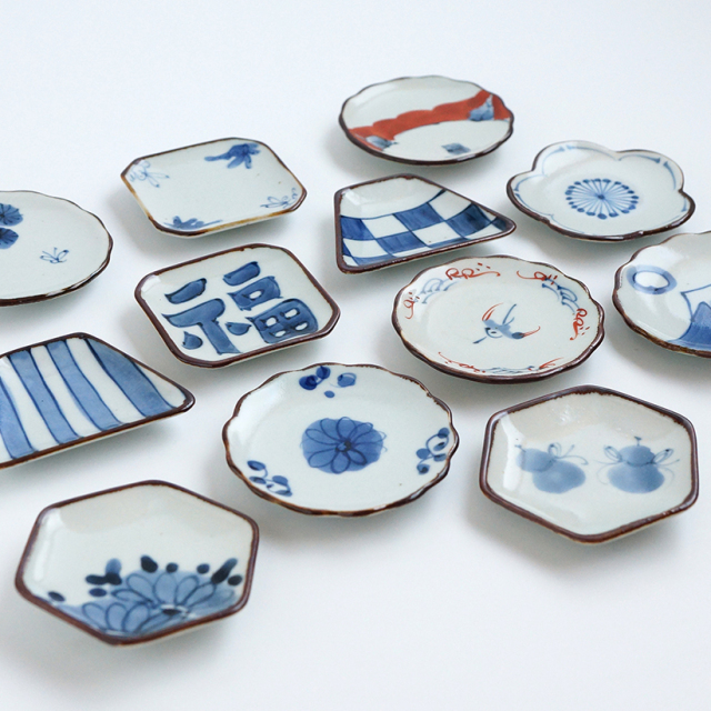 染付菊唐草紋手描き豆皿｜空萌工房(そらもえこうぼう)｜田口紀美子