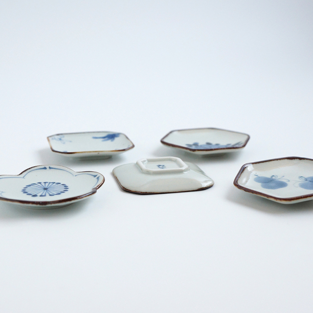 染付兎絵手描き豆皿｜空萌工房(そらもえこうぼう)｜田口紀美子