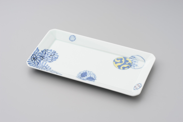 染錦蛸唐草丸紋長角皿・有田焼渓山窯の角皿です。
