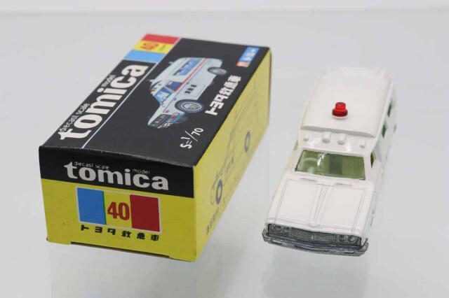 ミニカーショップ ケンボックス トミカ 黒箱☆40☆トヨタ救急車 (白