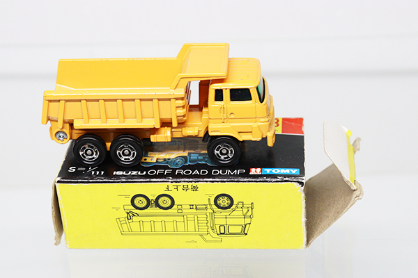 ミニカーショップ ケンボックス トミカ 黒箱☆73☆いすゞオフロード