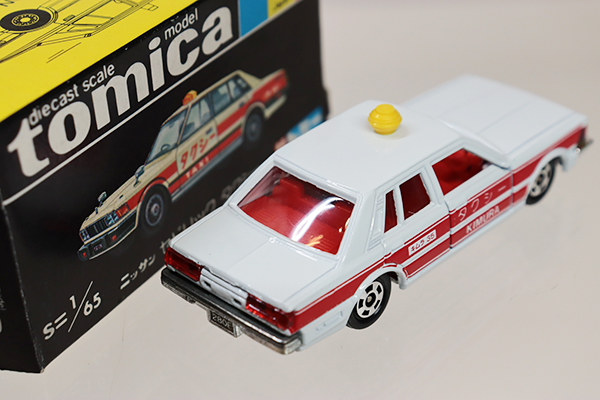 ミニカーショップ ケンボックス トミカ 黒箱☆28-4-10☆日産セドリック