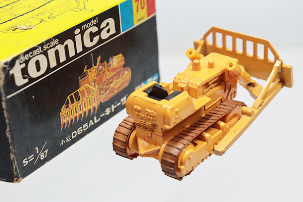 ミニカーショップ ケンボックス トミカ 黒箱☆70-2-1☆コマツD65A
