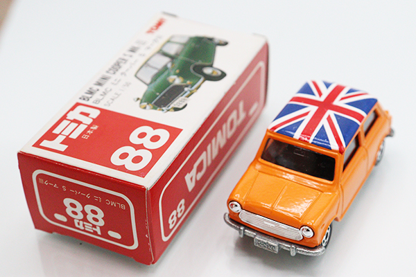 ミニカーショップ ケンボックス トミカ 赤箱(日本製)☆88☆ミニ