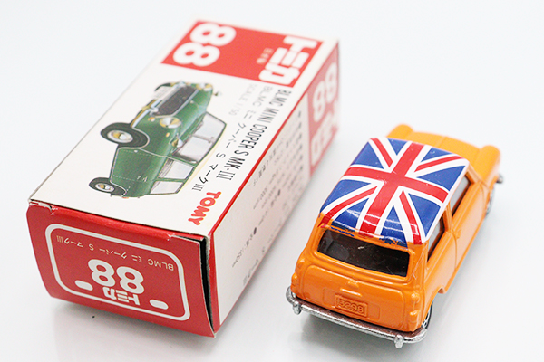 ミニカーショップ ケンボックス トミカ 赤箱(日本製)☆88☆ミニ