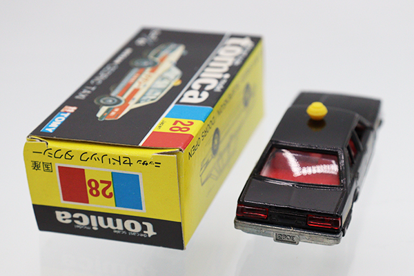 ミニカーショップ ケンボックス トミカ 黒箱☆28☆日産セドリック