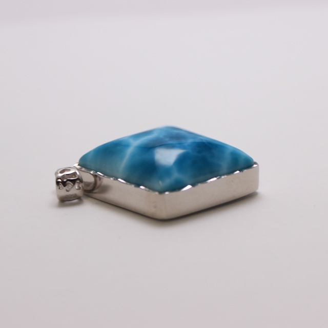 超美品ラリマーペンダントトップ