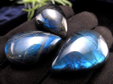 ◇極上濃色ブルーシラー◇漆黒に煌く青の輝き◇困難を打開する石