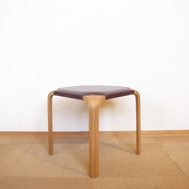 Alvar Aalto / アルヴァ・アアルト x601 スツール【レザー】 | 北欧