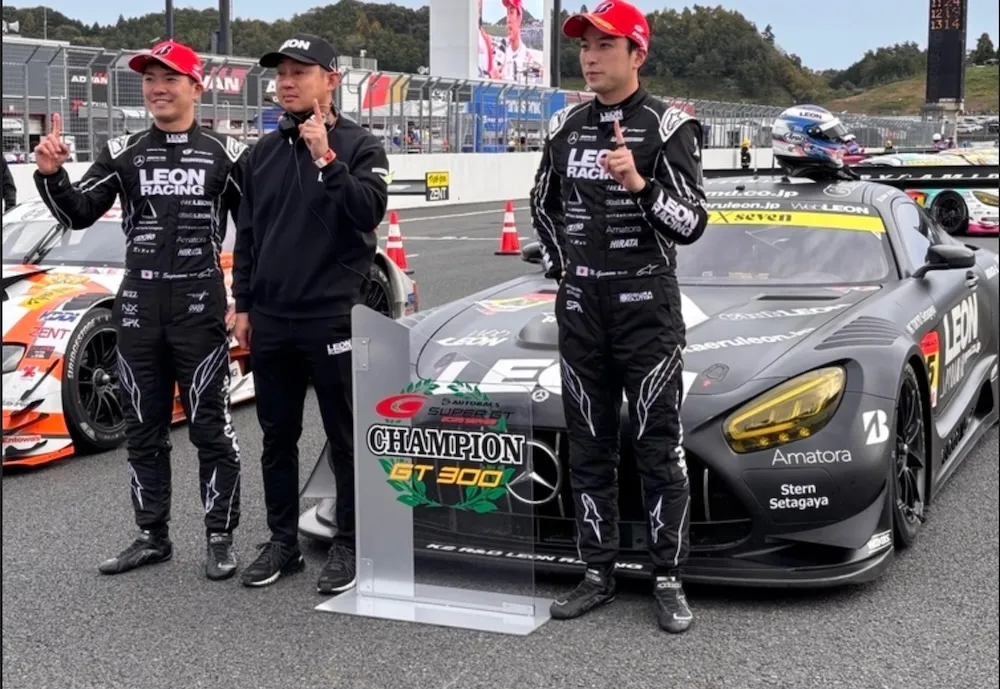 予約] スパーク 1/43 LEON RACING LEON PYRAMID AMG スーパーGT 2025