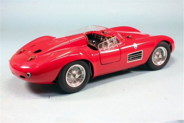 CMC 1/18 マセラティ 300S 1956 レッド M-105 メーカー完売品 ミニカー