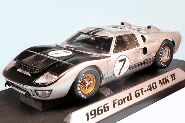 ShelbyCollectibles 1/18 フォード GT40 Mk.2 ルマン 24h 1966 No.8
