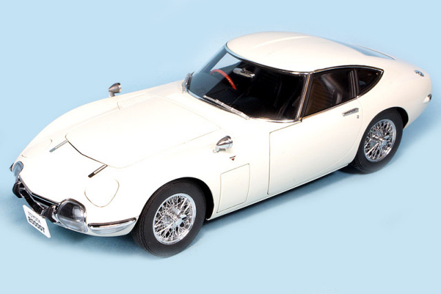 再生産] オートアート 1/18 トヨタ 2000GT ホワイト (ワイヤースポーク