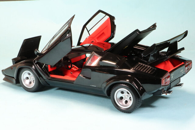 京商 1/18 ランボルギーニ カウンタック LP5000 クアトロヴァルボーレ