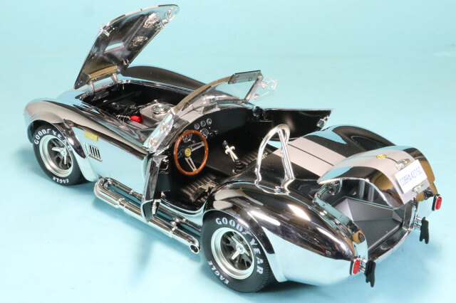 京商 1/18 シェルビー コブラ 427 S/C クロームシルバー K08047CP