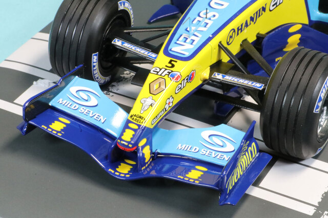 ミニチャンプス 1/18 ルノー F1チーム R25 バーレーンGP 2005 Winner F