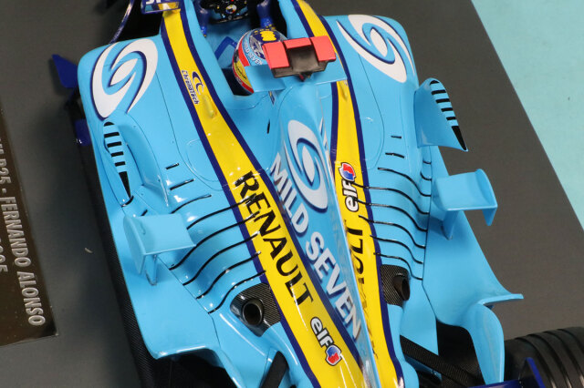 ミニチャンプス 1/18 ルノー F1チーム R25 バーレーンGP 2005 Winner F