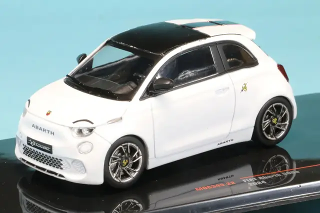 イクソ 1/43 フィアット アバルト 500e 2024 ホワイト MOC345 ミニカー