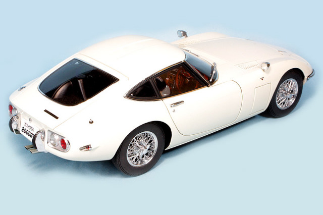 再生産] オートアート 1/18 トヨタ 2000GT ホワイト (ワイヤースポーク