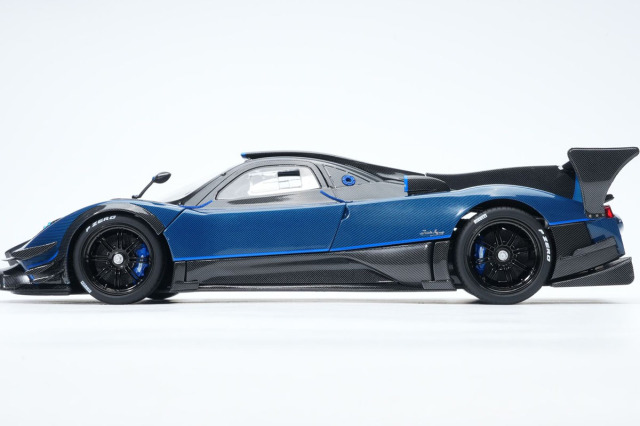 予約商品 ** BBR - Almost Real 1/18 Pagani Zonda Revolucion