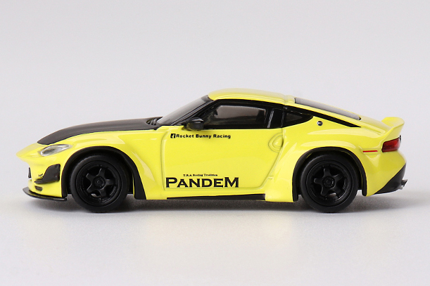 MINI GT 1/64 Pandem Nissan Z イカズチイエロー(左ハンドル