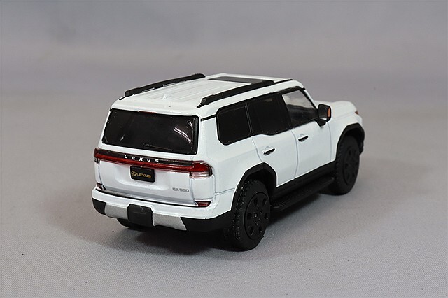 GCD 1/64 レクサス GX550 ホワイト