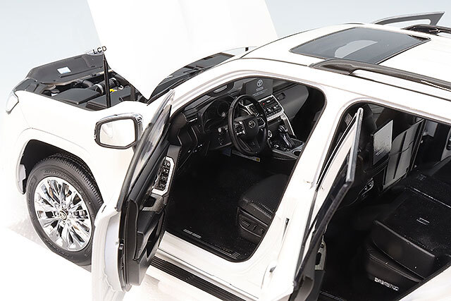 LCDモデル 1/18 ランドクルーザー300 ZX ホワイト