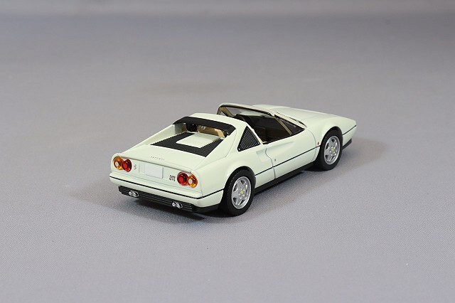 トミカリミテッドヴィンテージNEO 1/64 フェラーリ 328 GTS 白