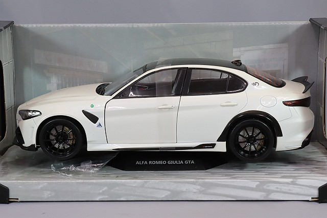 ソリド 1/18 アルファロメオ ジュリア GTA 2022 ホワイト