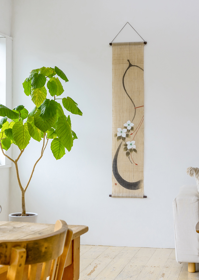 手染め麻タペストリー「出世兜」 [京都洛柿庵オンラインショップ]