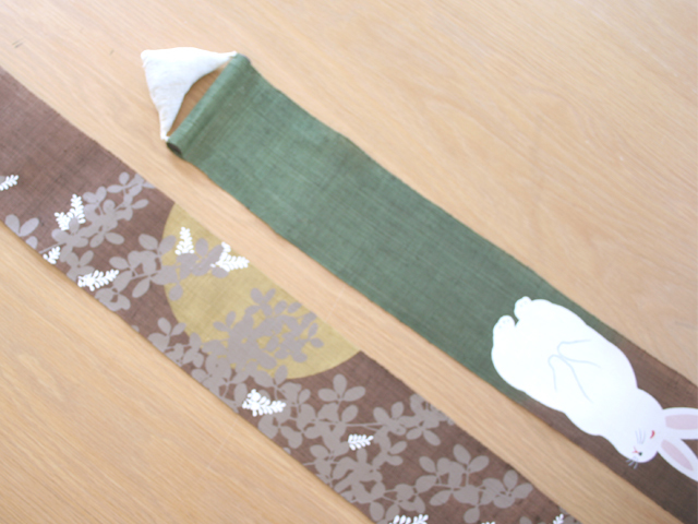 手染め麻細タペストリー「萩に兎」 [京都洛柿庵オンラインショップ]