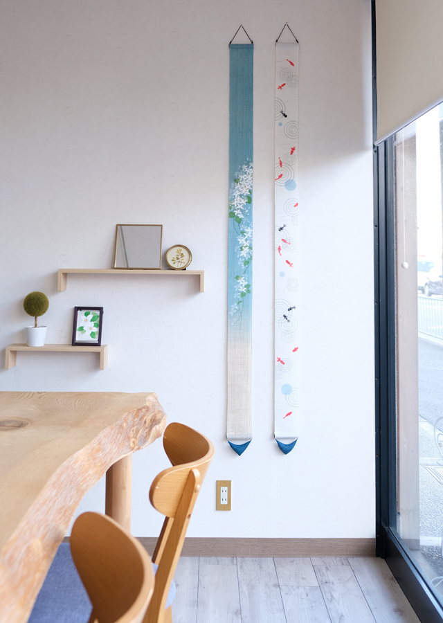 手染め麻細タペストリー「仙人草」 [京都洛柿庵オンラインショップ]