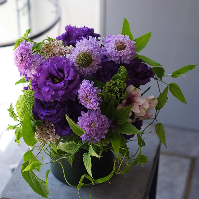 ガラスベース｜フラワーアレンジメント｜季節花おまかせ｜誕生日・記念