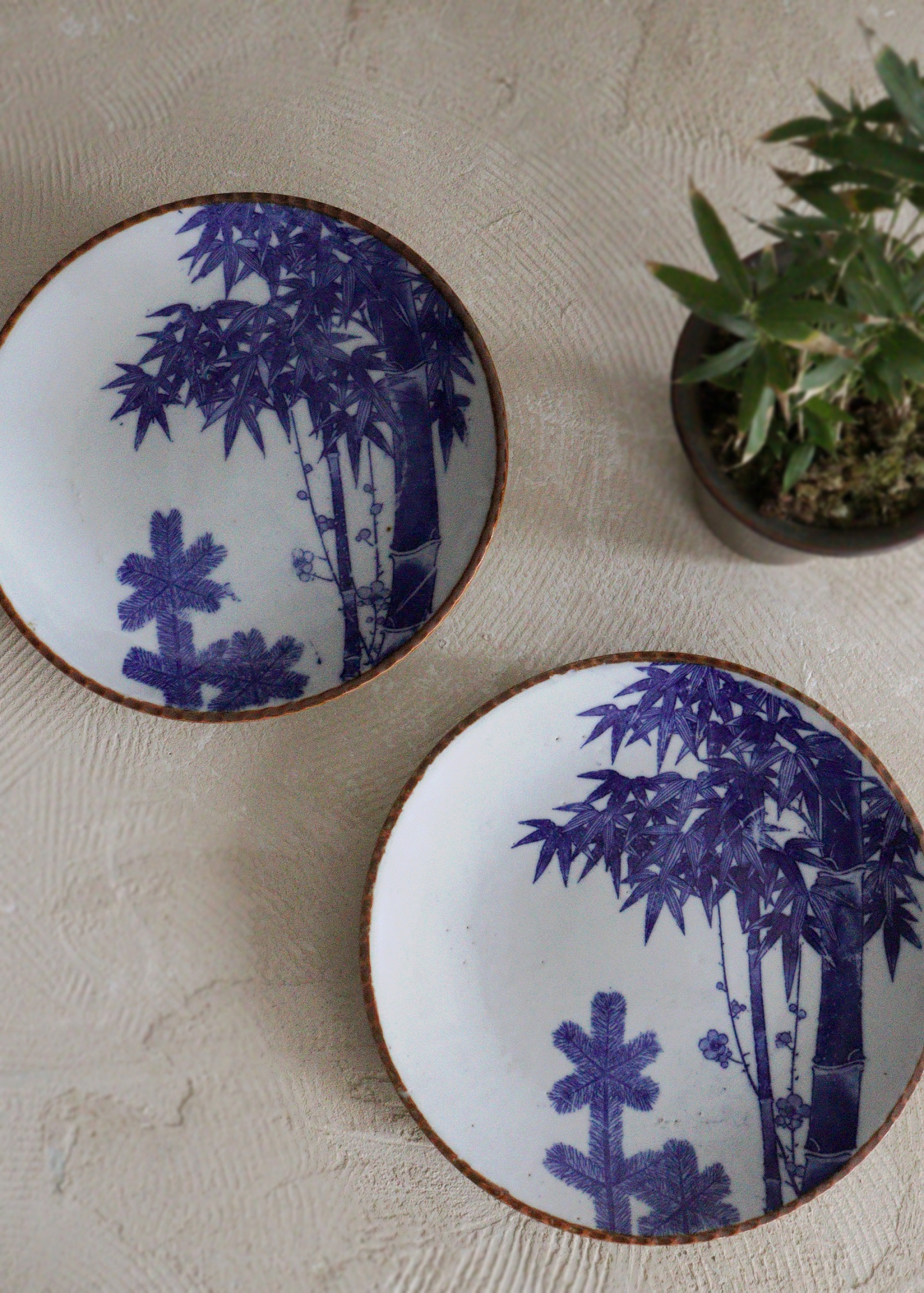 印判染付皿 松竹梅 24.5cm イゲ皿 ワンプレート 飾り皿 1枚