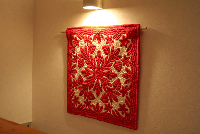 60センチ角ハワイアンキルトタペストリー アンスリウム レッド