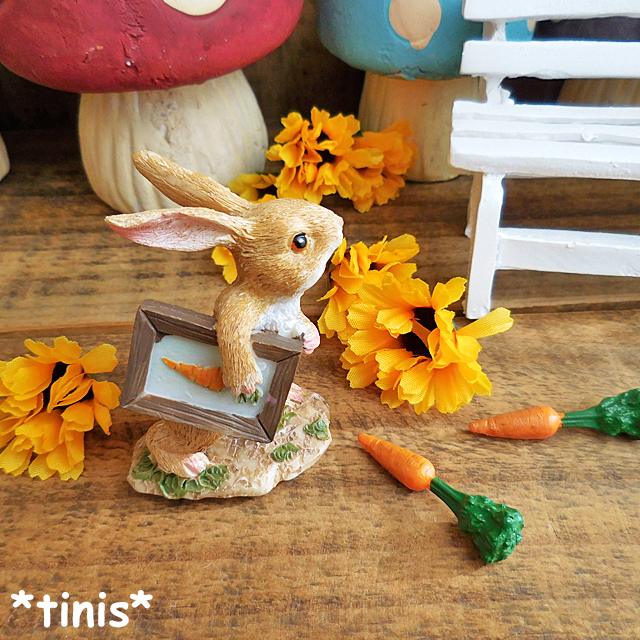 スケッチブック抱え ウサギ 兎 ラビット 置物 ミニチュア オブジェ Rabbit