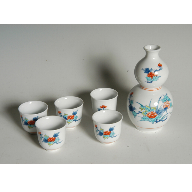 ひさご酒器揃い－牡丹、色鍋島牡丹文徳利