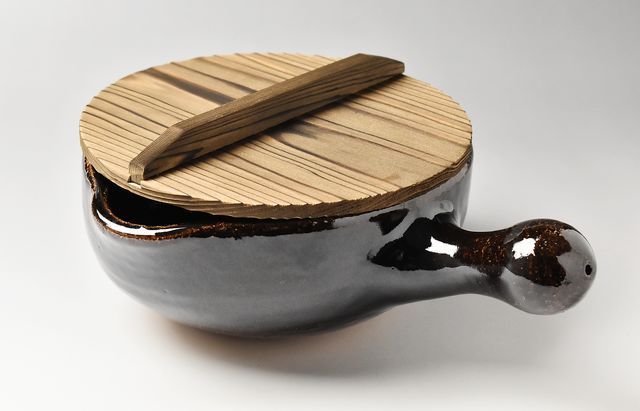 伊賀焼土楽 蓋付黒鍋 尺二 ｜ 暮らしのうつわ花田 和食器 通販