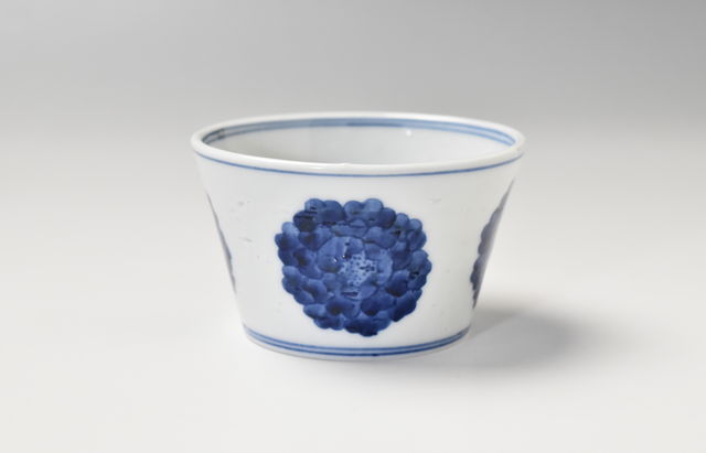 吉岡将弐 マルチカップ 染付花文 ｜ 暮らしのうつわ花田 和食器 通販