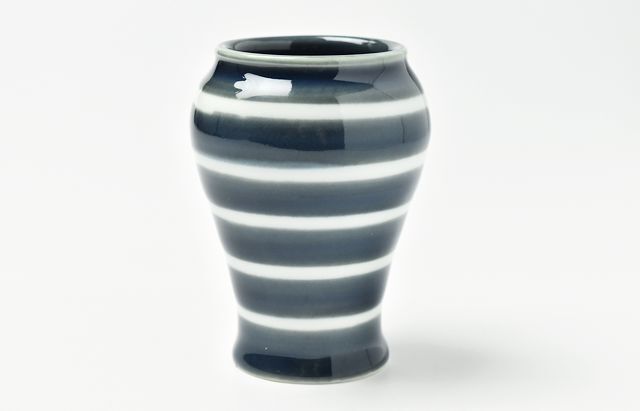 宮岡麻衣子 38 錆釉瓢形輪線文掛花入れ ｜ 暮らしのうつわ花田 和食器 通販