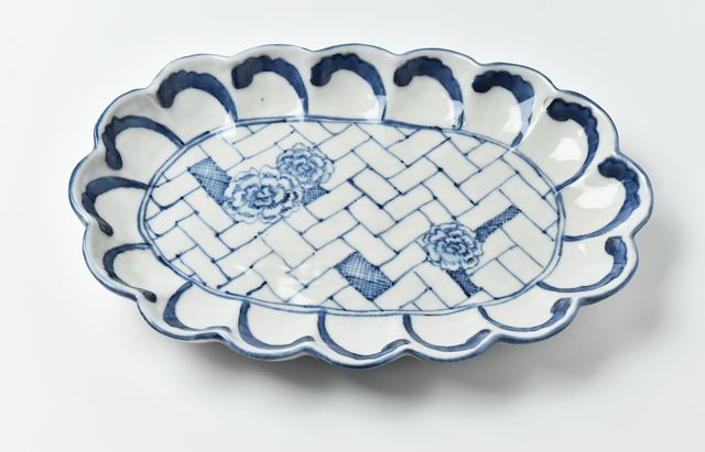 正木春蔵 染付 網代波文輪花楕円皿Z ｜ 暮らしのうつわ花田 和食器 通販