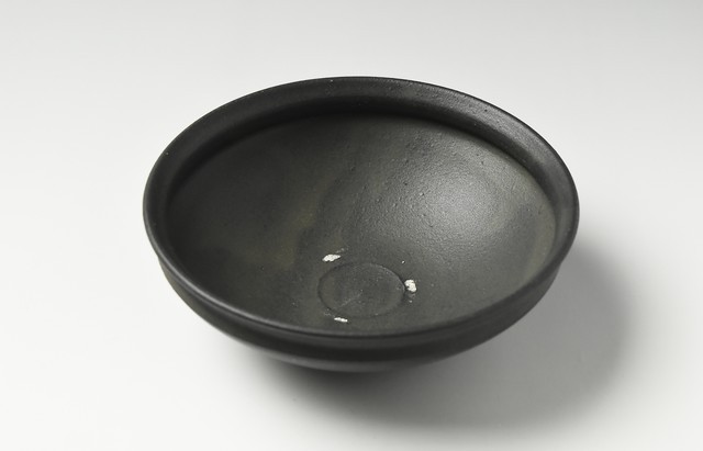 荒賀文成 黒釉五寸馬盥皿｜和食器 通販 暮らしのうつわ 花田