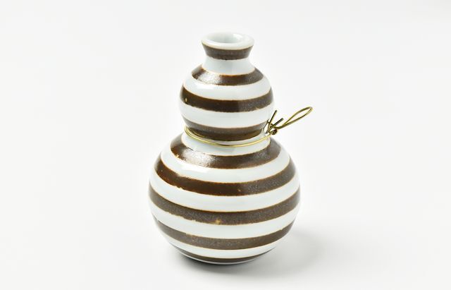 宮岡麻衣子 38 錆釉瓢形輪線文掛花入れ ｜ 暮らしのうつわ花田 和食器 通販