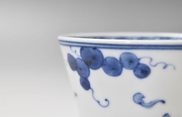 吉岡将弐 マルチカップ 染付飛び馬文 ｜ 暮らしのうつわ花田 和食器 通販