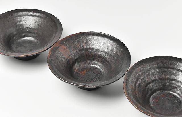 吉田学 鉄釉反り鉢（大） ｜ 暮らしのうつわ花田 和食器 通販