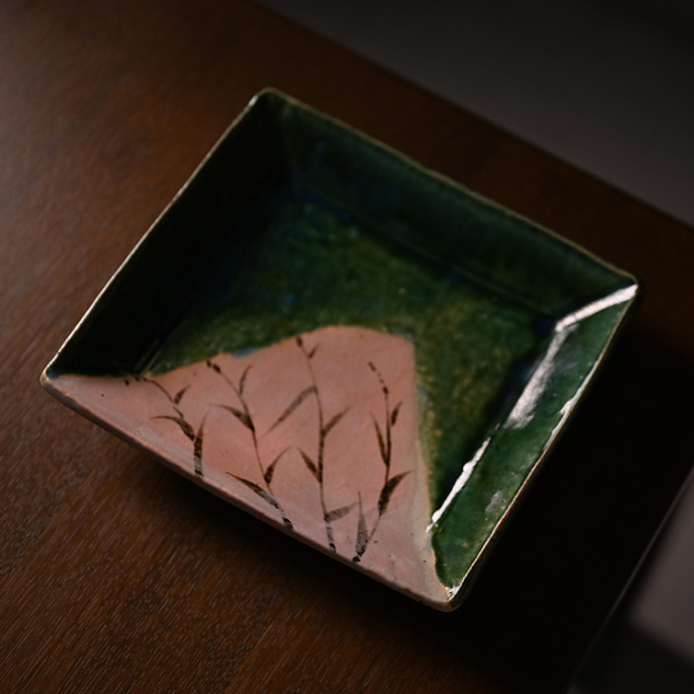 京織部草文角皿 (YS-209) 作家「瀬津義雄」