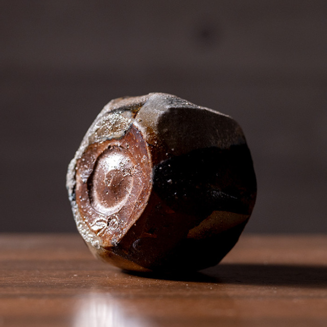 共箱付】備前焼窯変ぐい呑（CR-059） 作家「クリストファーレイヴェン