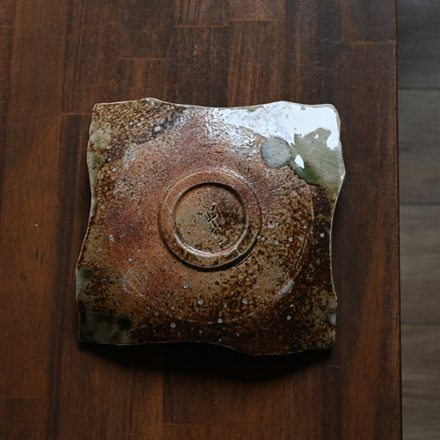 伊賀灰釉銘々角皿（MA-277） 作家「新学」